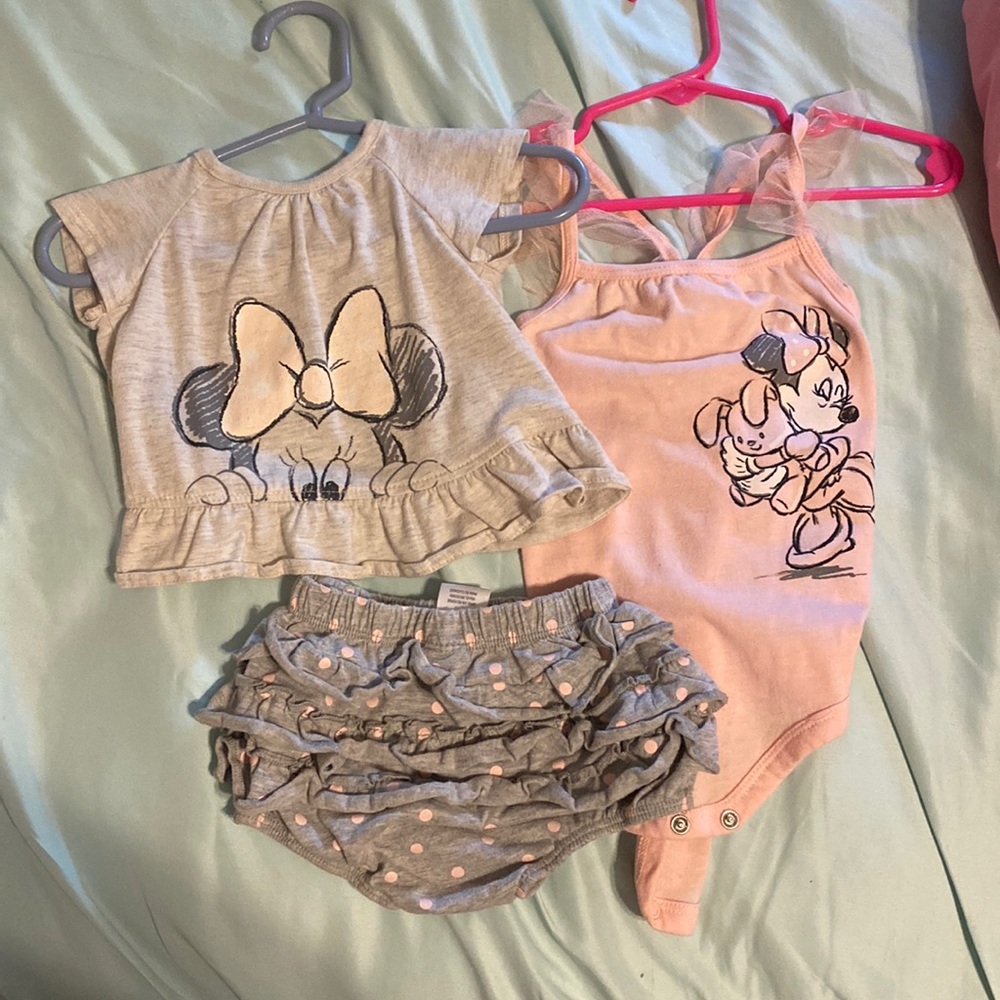 Minnie Mouse set. Onesie shirt and ruffle bloomers 6/9 months